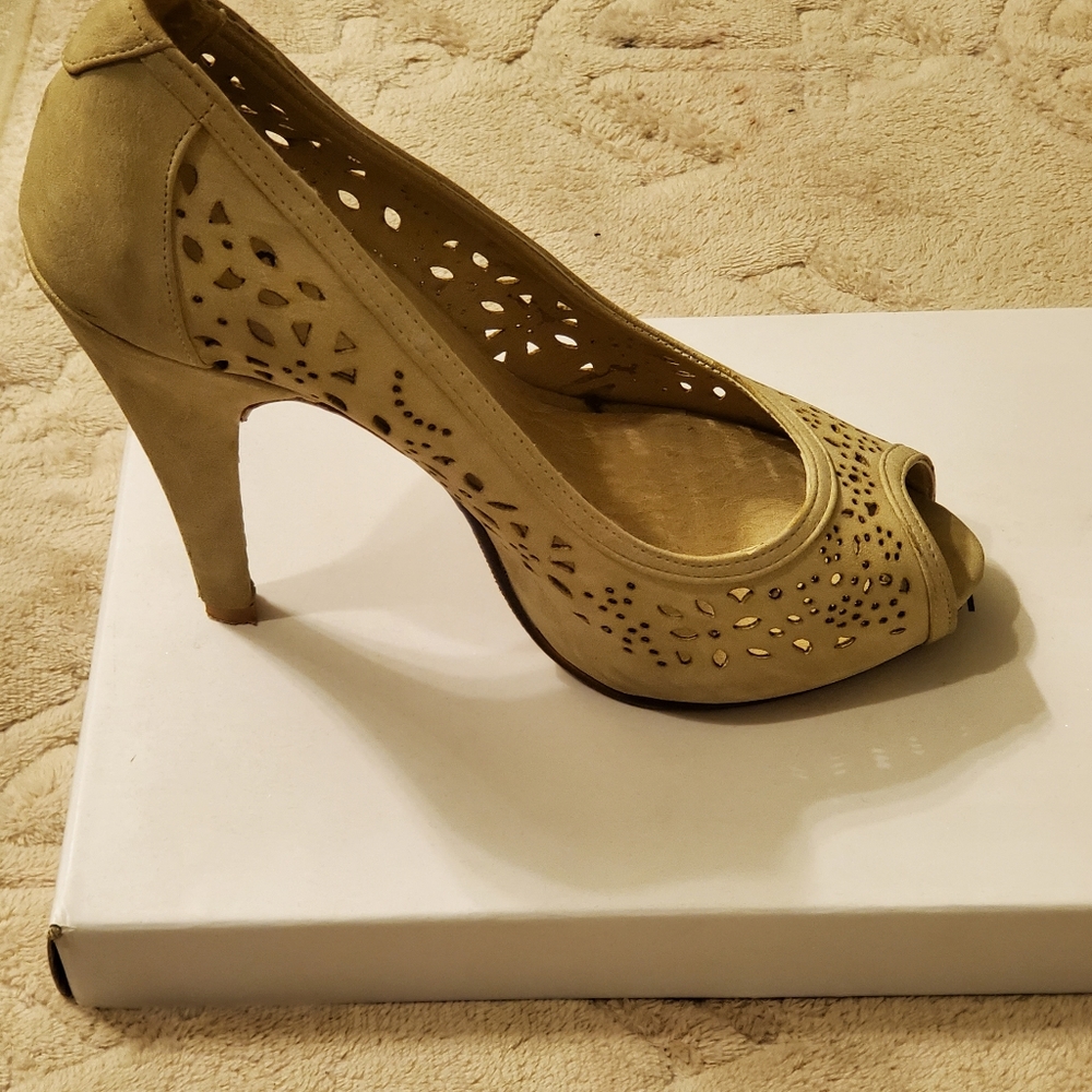 shoes - Picture 2 of 6